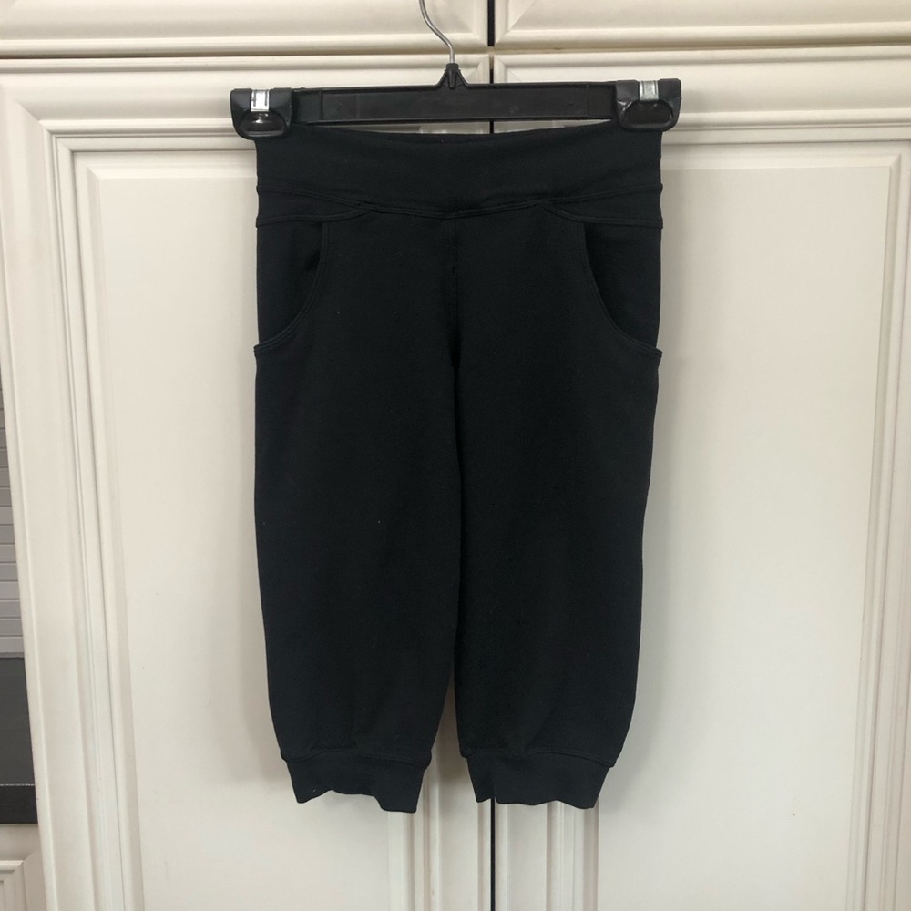 SIZE 6 - Ivivva by Lululemon girl’s crop joggers